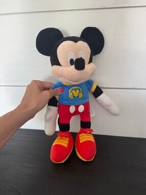 Disney Mickey mouse Clubhouse Singing Plays Hot Dog Song Plush Toy